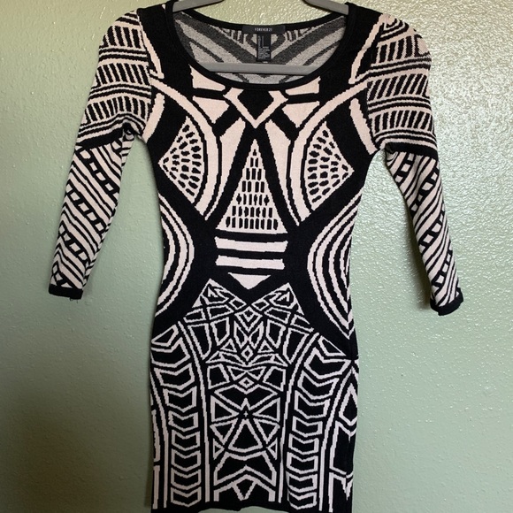 Patterned Bodycon Mini Dress - Picture 3 of 3